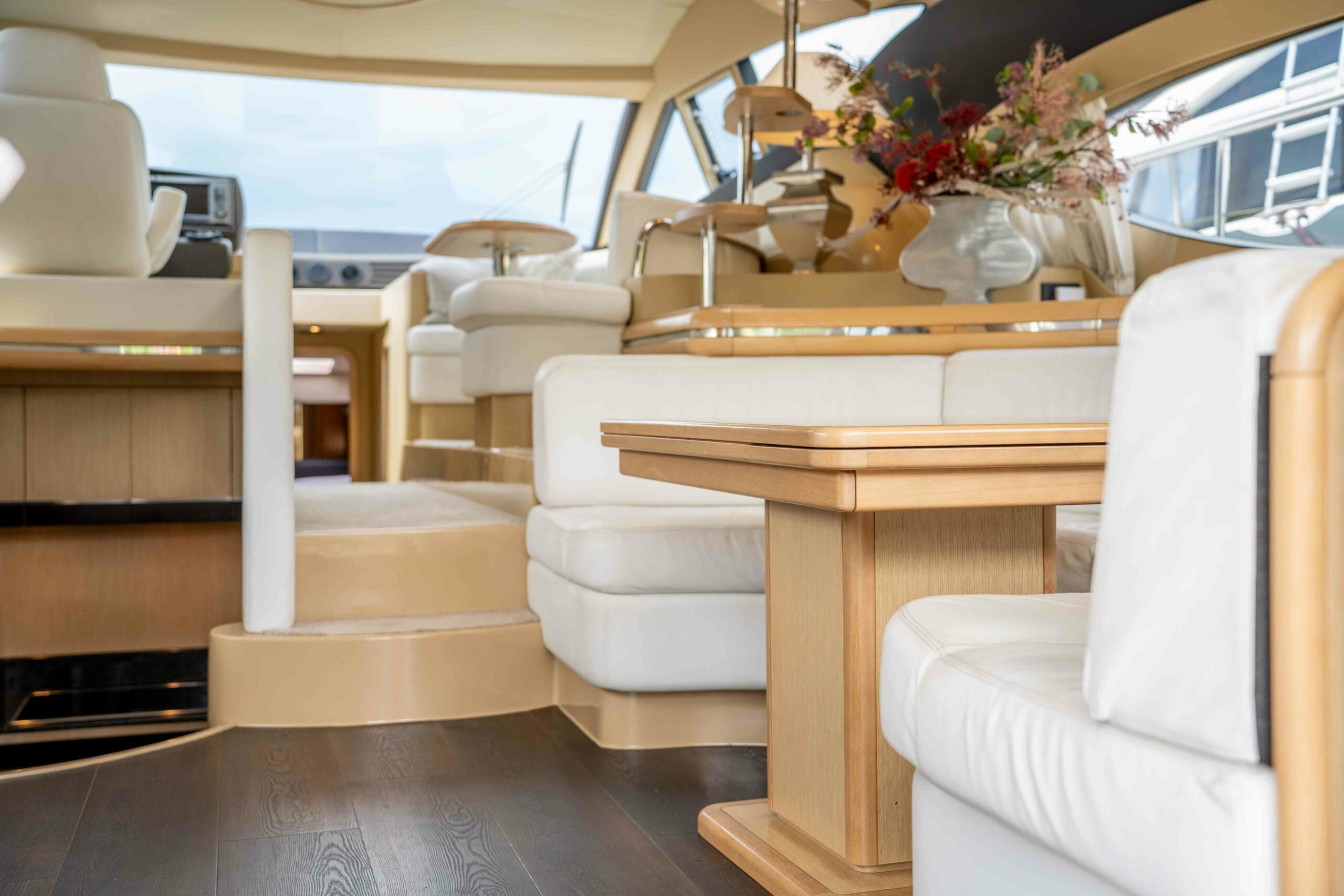 foto: 16 Ferretti Yachts 550