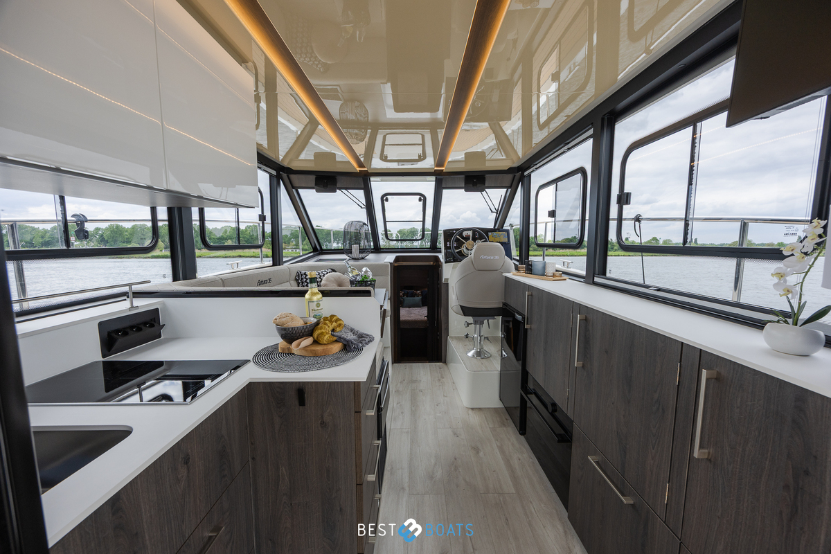 foto: 18 Cobra Yachts Futura 36 Premium Fly