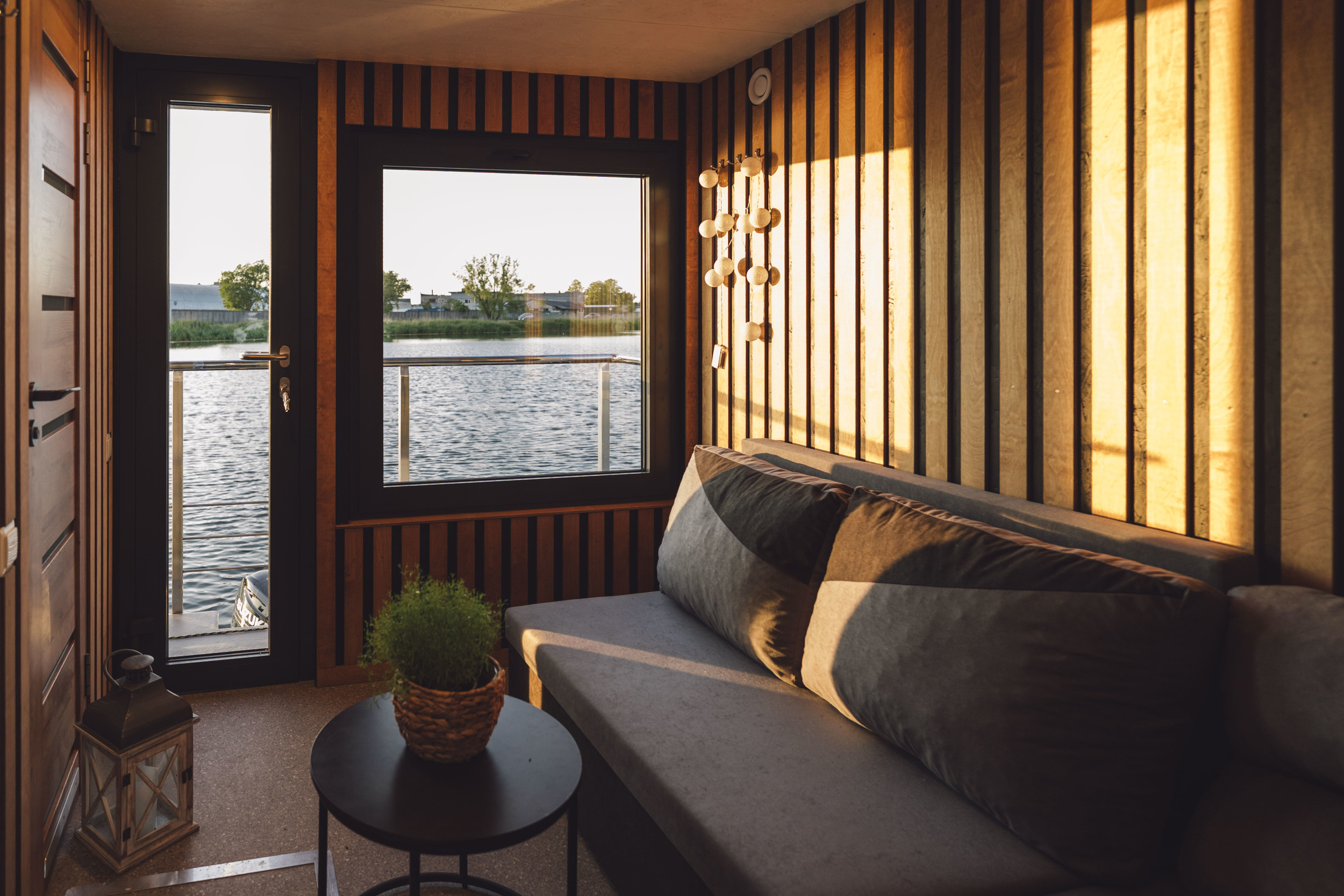 foto: 12 SHB Houseboat GTR 6.3