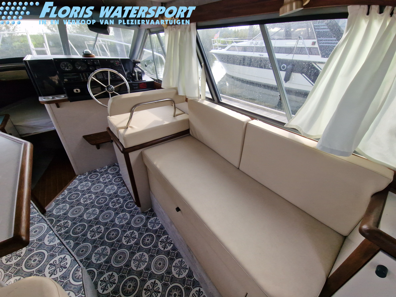 foto: 7 Bayliner 2858 Fly