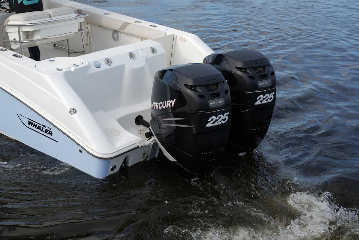 foto: 16 Boston Whaler 270 Outrage