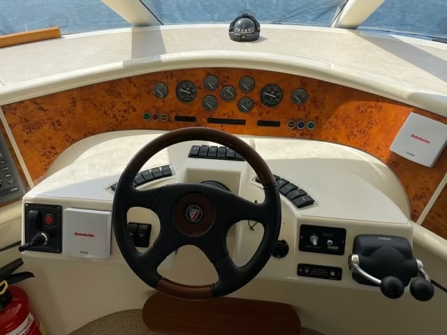 foto: 8 Fairline Squadron 52