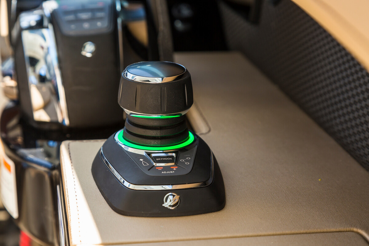 foto: 9 Sea Ray SLX 400 Outboard