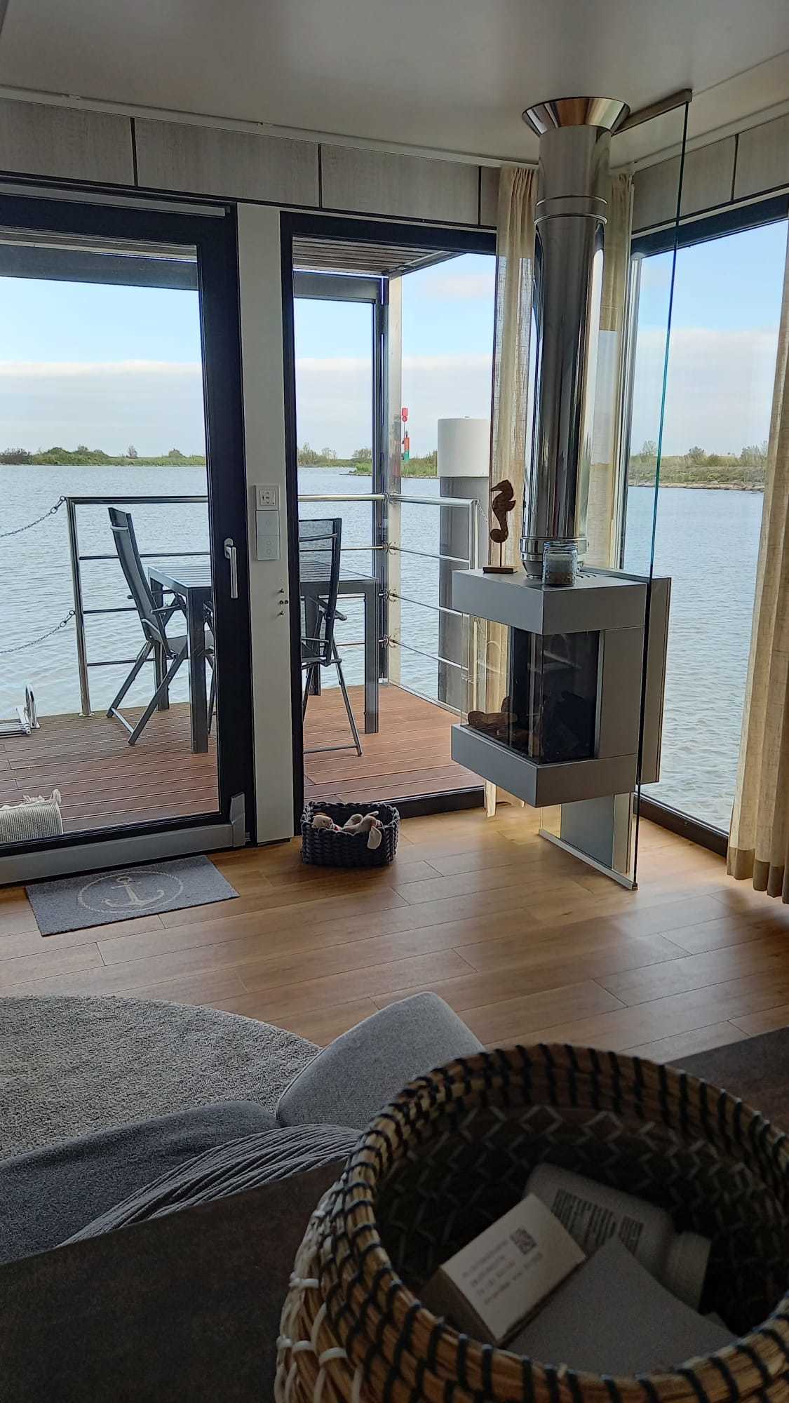 foto: 10 HT4 Houseboat Lelystad Ligplaats