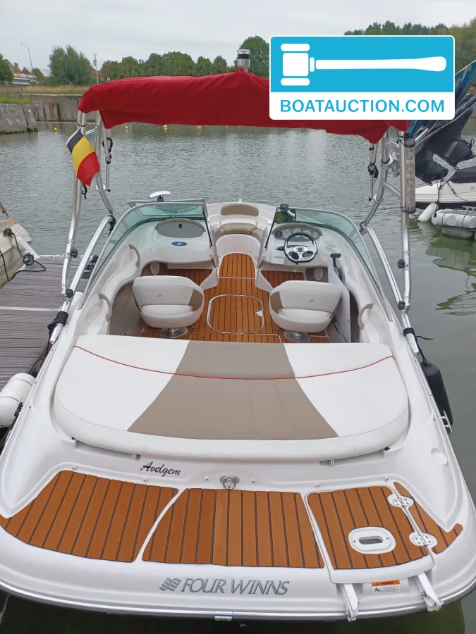 foto: 6 Four Winns Horizon 190