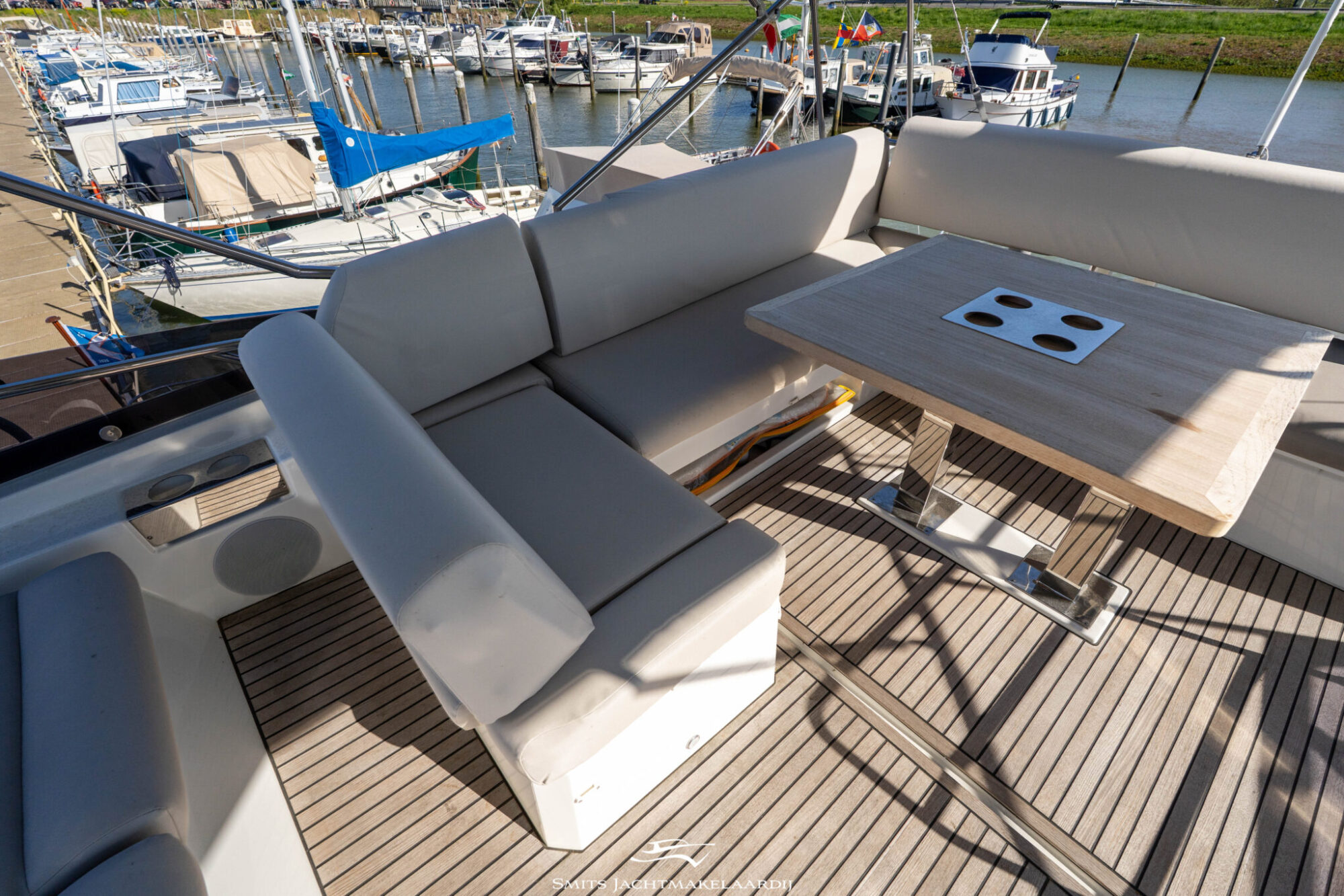 foto: 75 Prestige Prestige 590 Flybridge