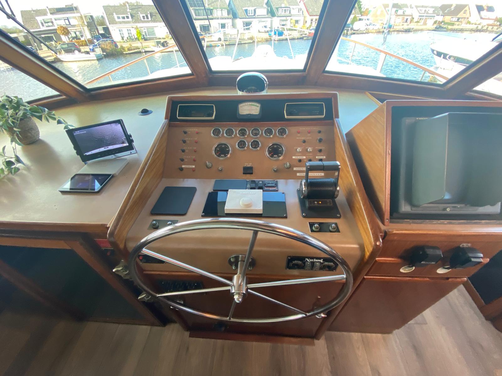 foto: 15 Hatteras 70 Fly ( Varend Woonschip )