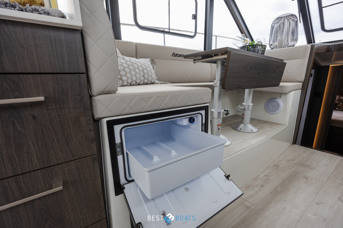 foto: 19 Cobra Yachts Futura 36 Premium Fly