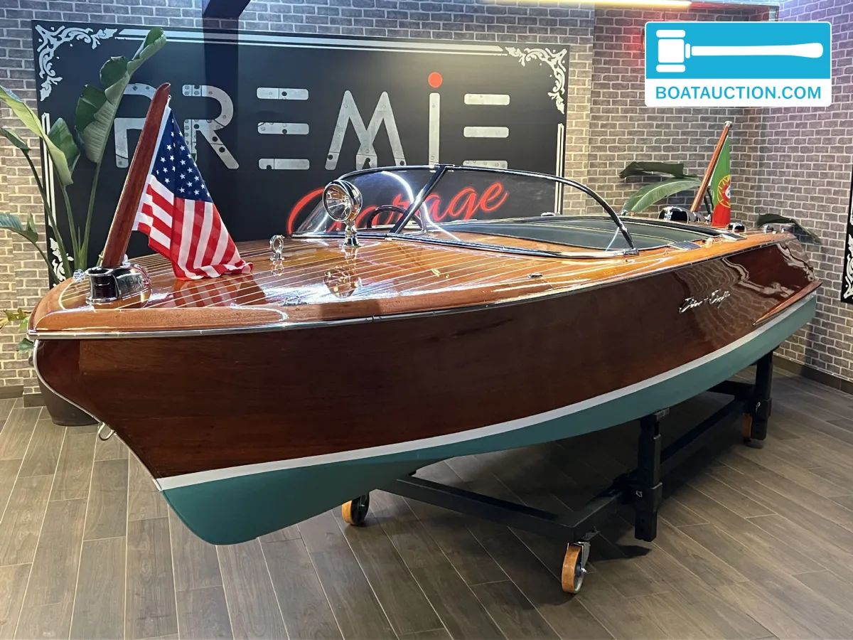 foto: 13 Chris Craft Capri 19