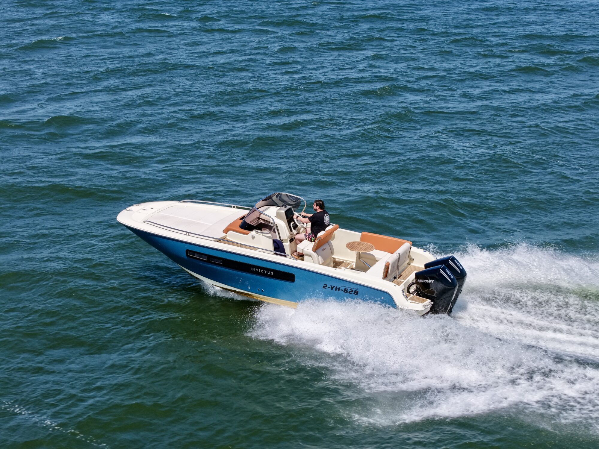 foto: 21 Invictus Invictus 270 CX