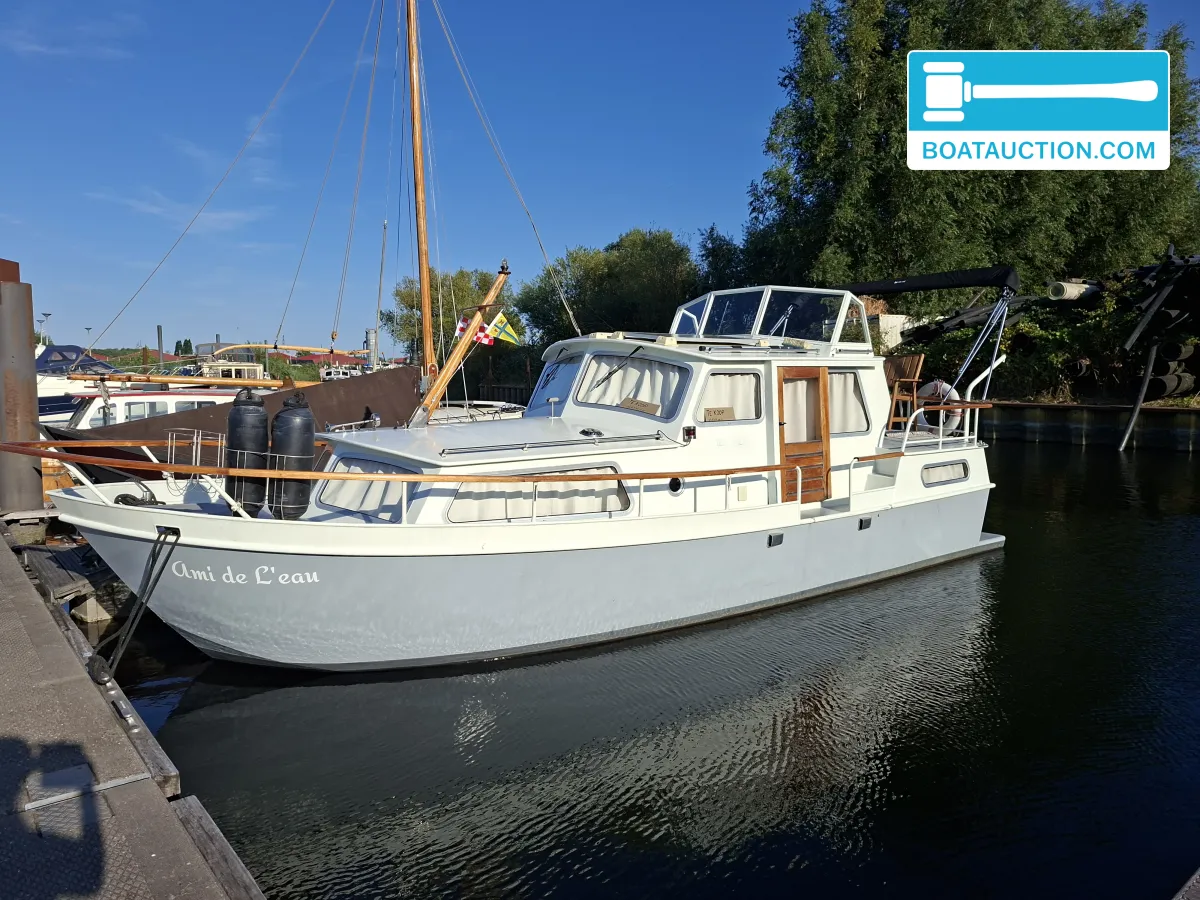 hoofdfoto: 1 Crown kruiser 970