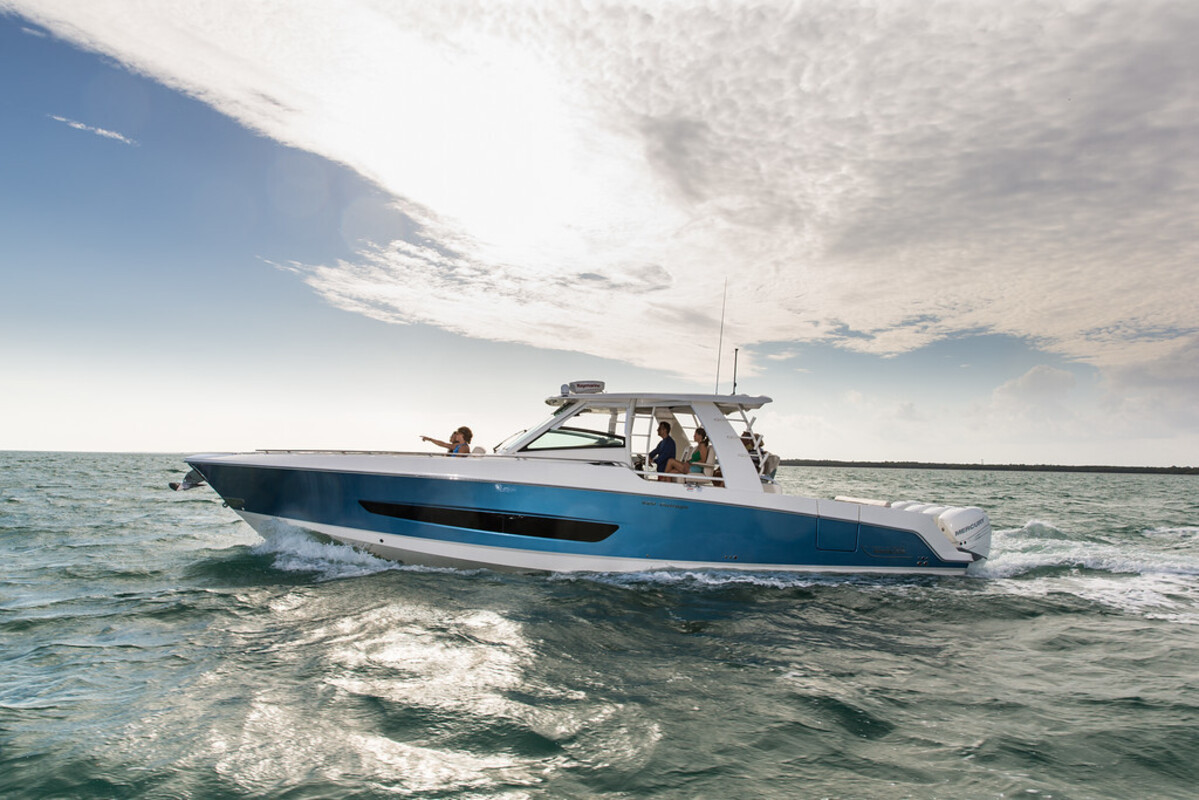 Boston Whaler 420 Outrage