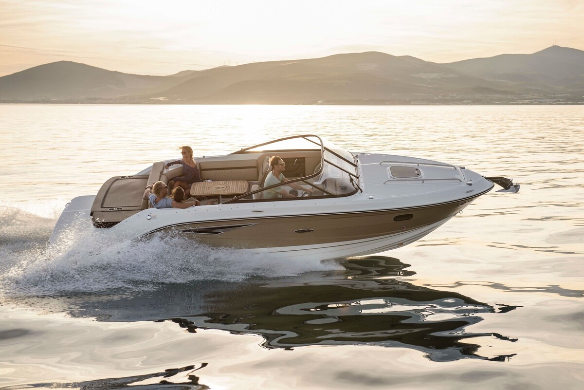 hoofdfoto: 1 Sea Ray Sun Sport 250