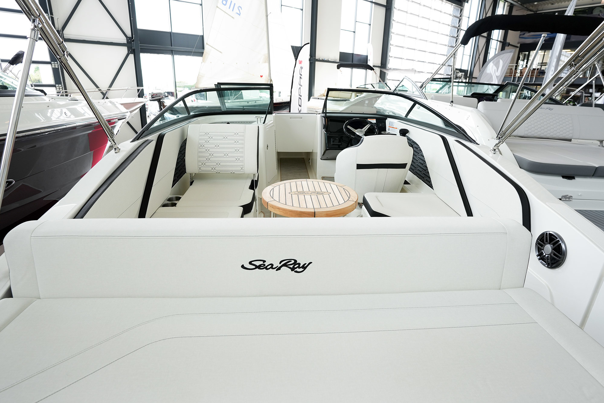 foto: 20 Sea Ray SPX 210 (nieuw Model 2024)