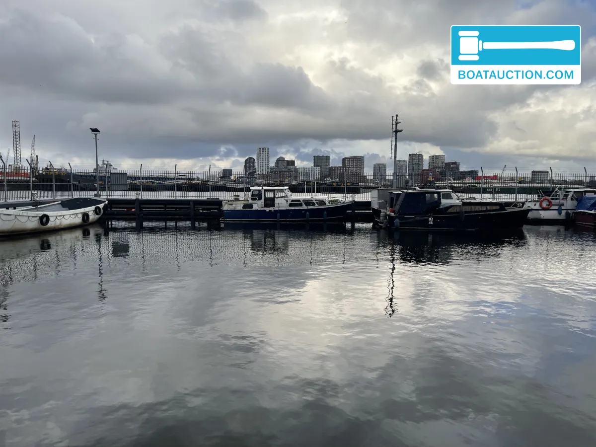 foto: 6 Motorboat 950