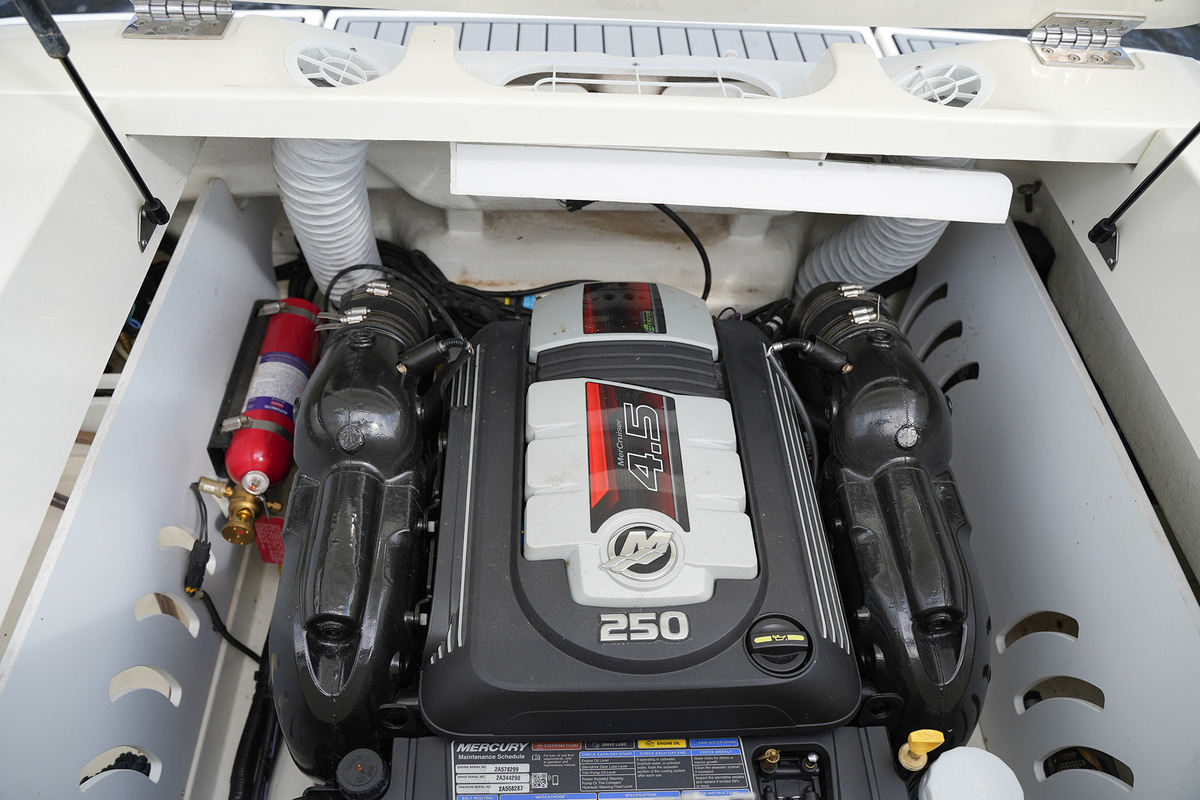 foto: 13 Sea Ray  SPX 230