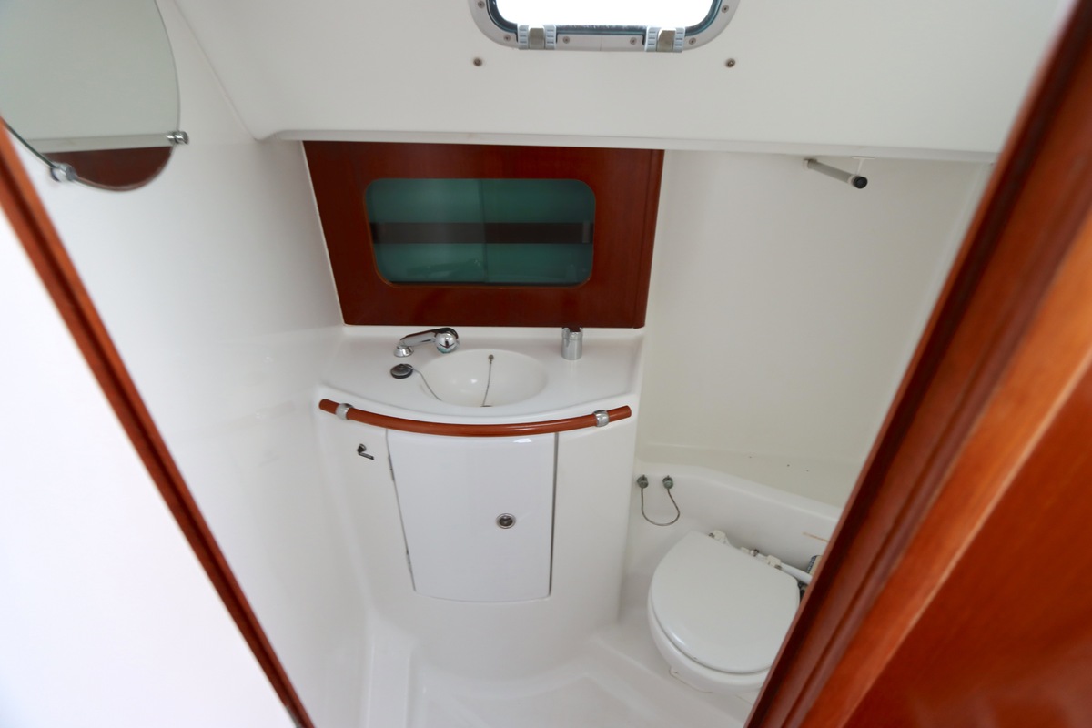 foto: 12 Beneteau Oceanis Clipper 331 Lifting keel