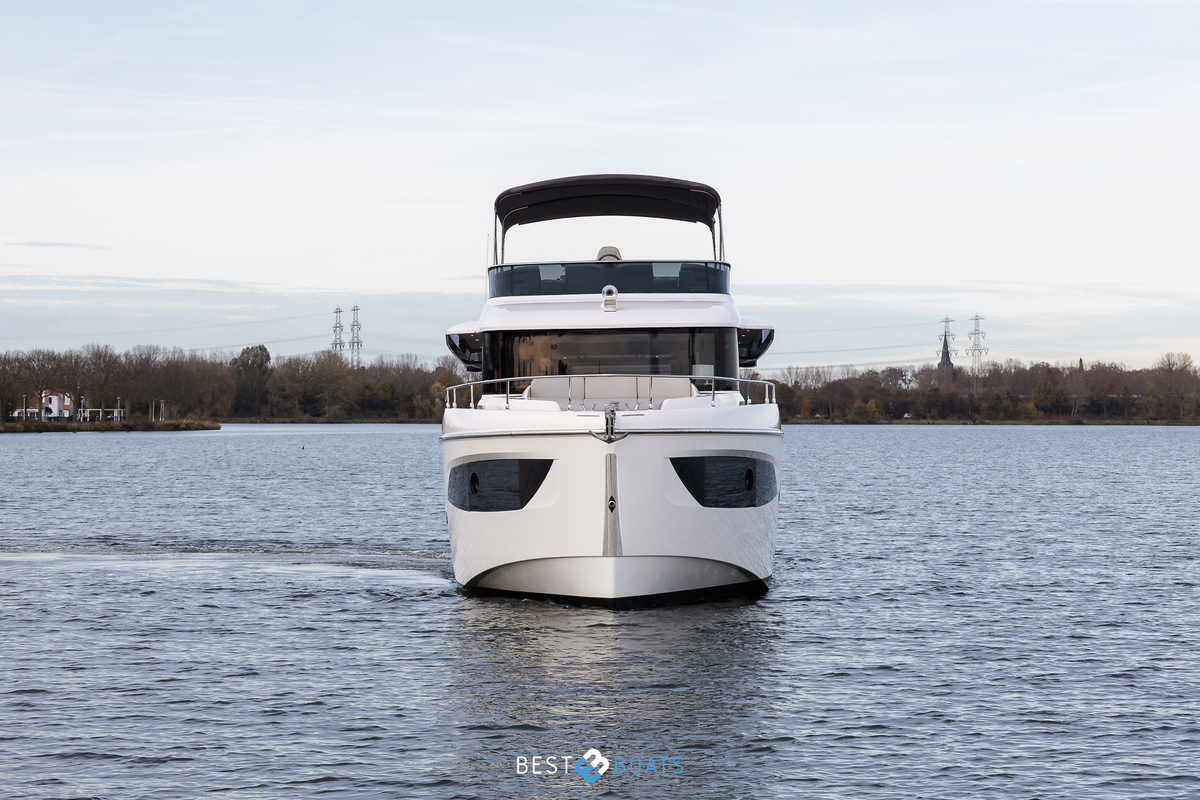 foto: 25 Absolute  Navetta 52