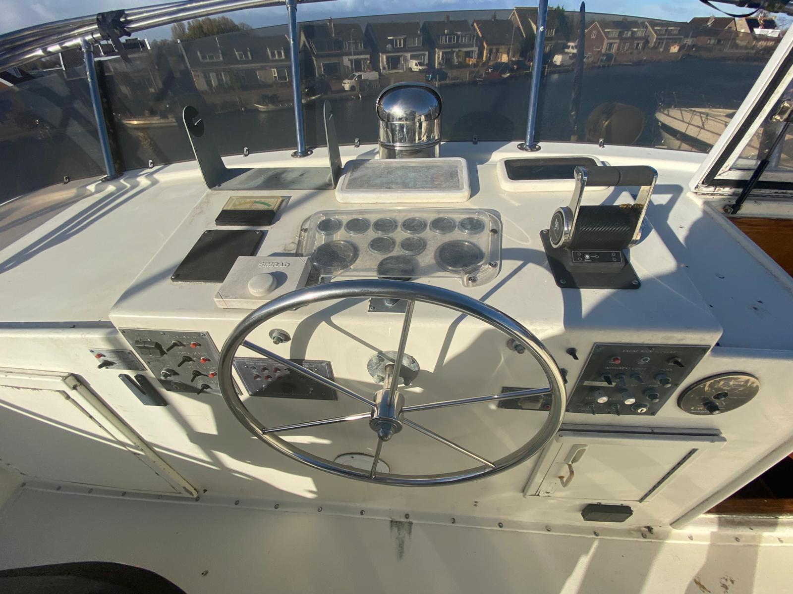 foto: 16 Hatteras 70 Fly ( Varend Woonschip )