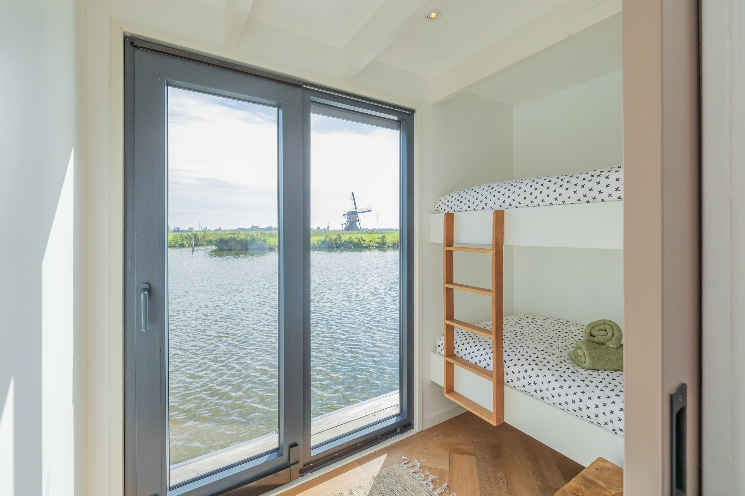 foto: 18 Surla (met Tender) Houseboat 15 Volledig Elektrisch With Charter