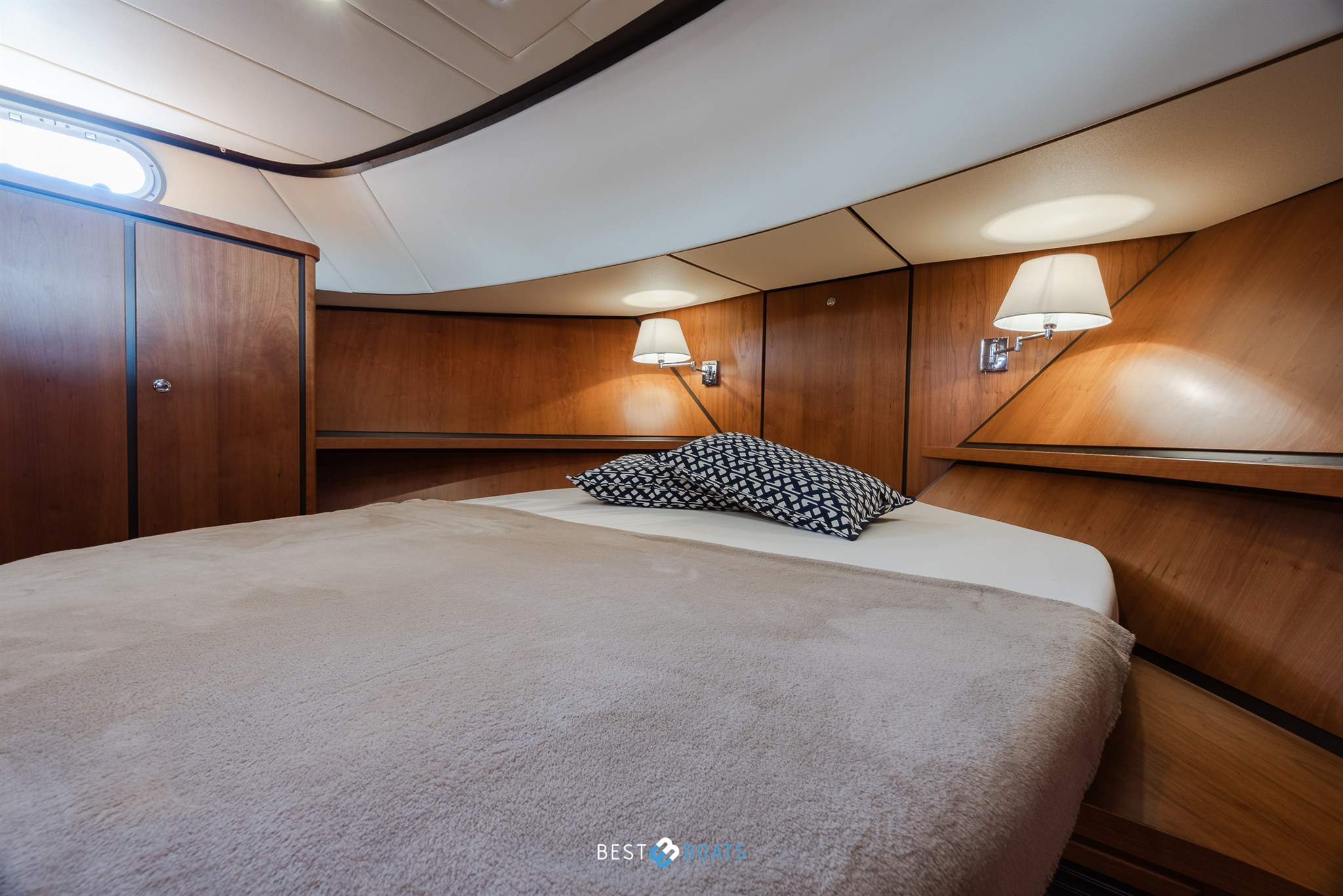 foto: 12 Linssen Grand Sturdy 43.9 AC