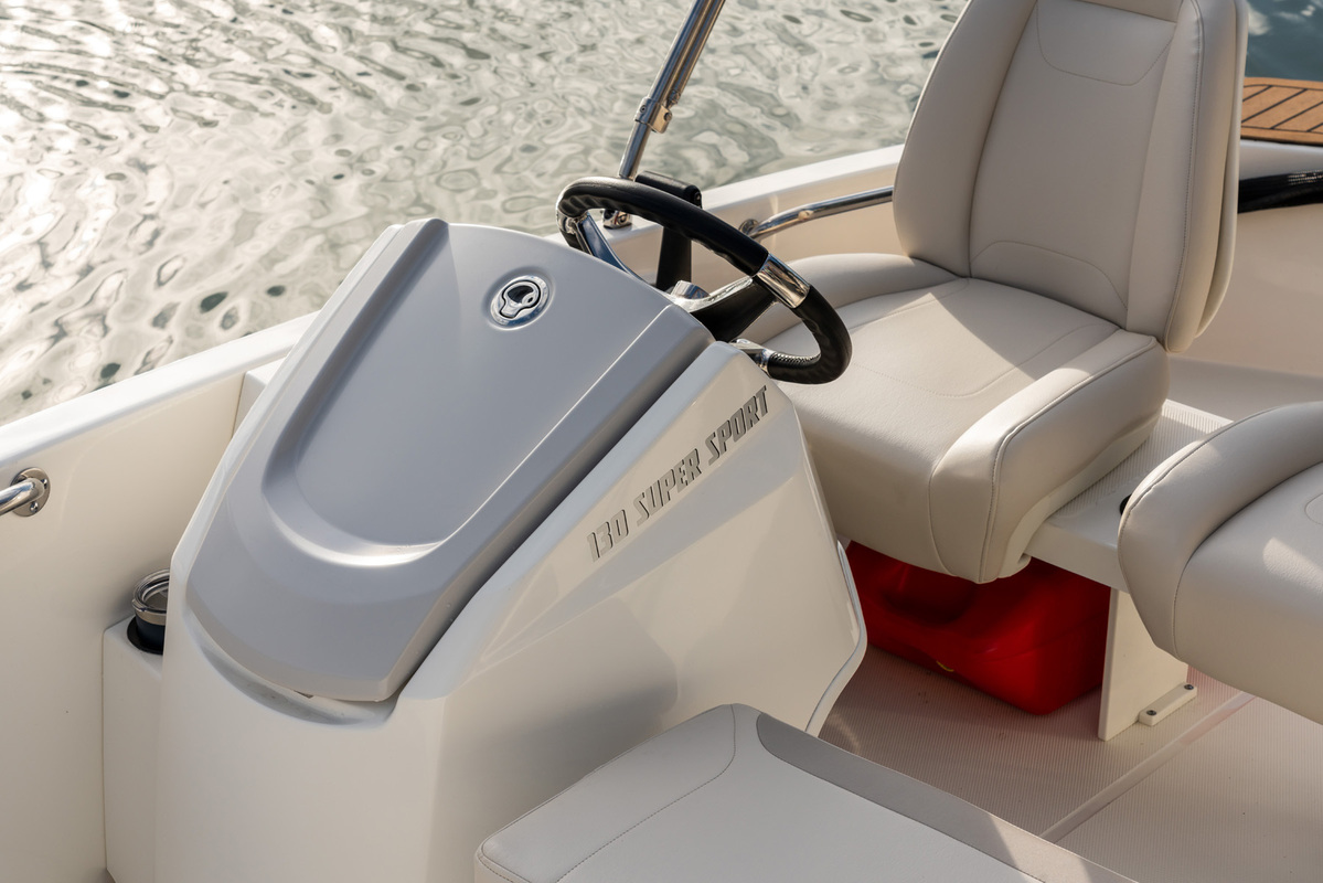 foto: 5 Boston Whaler 130 Super Sport