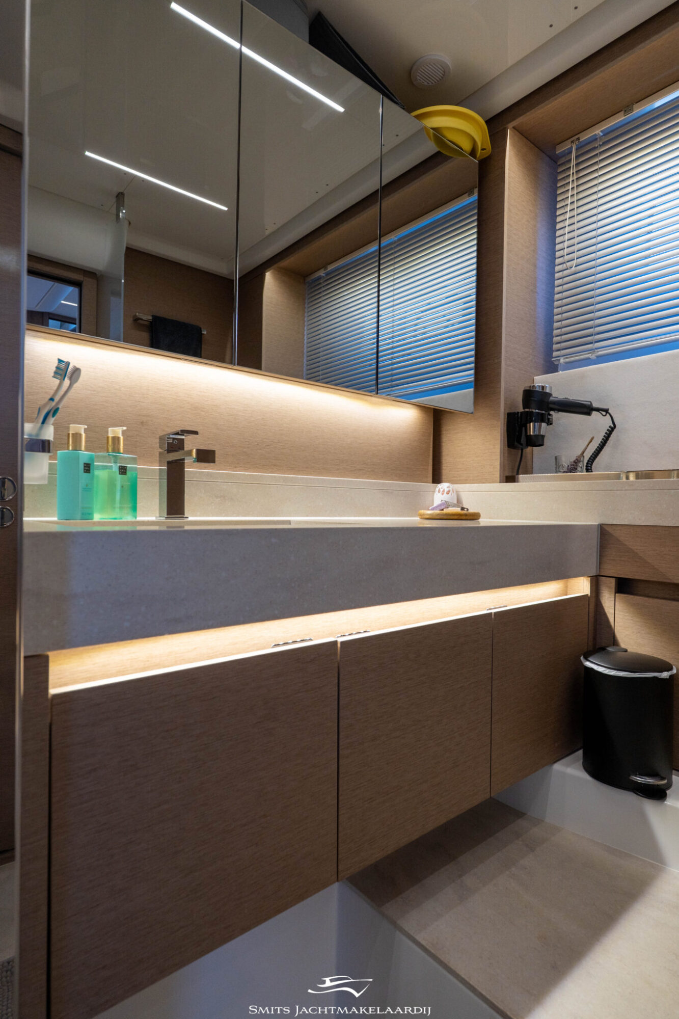 foto: 27 Prestige Prestige 590 Flybridge