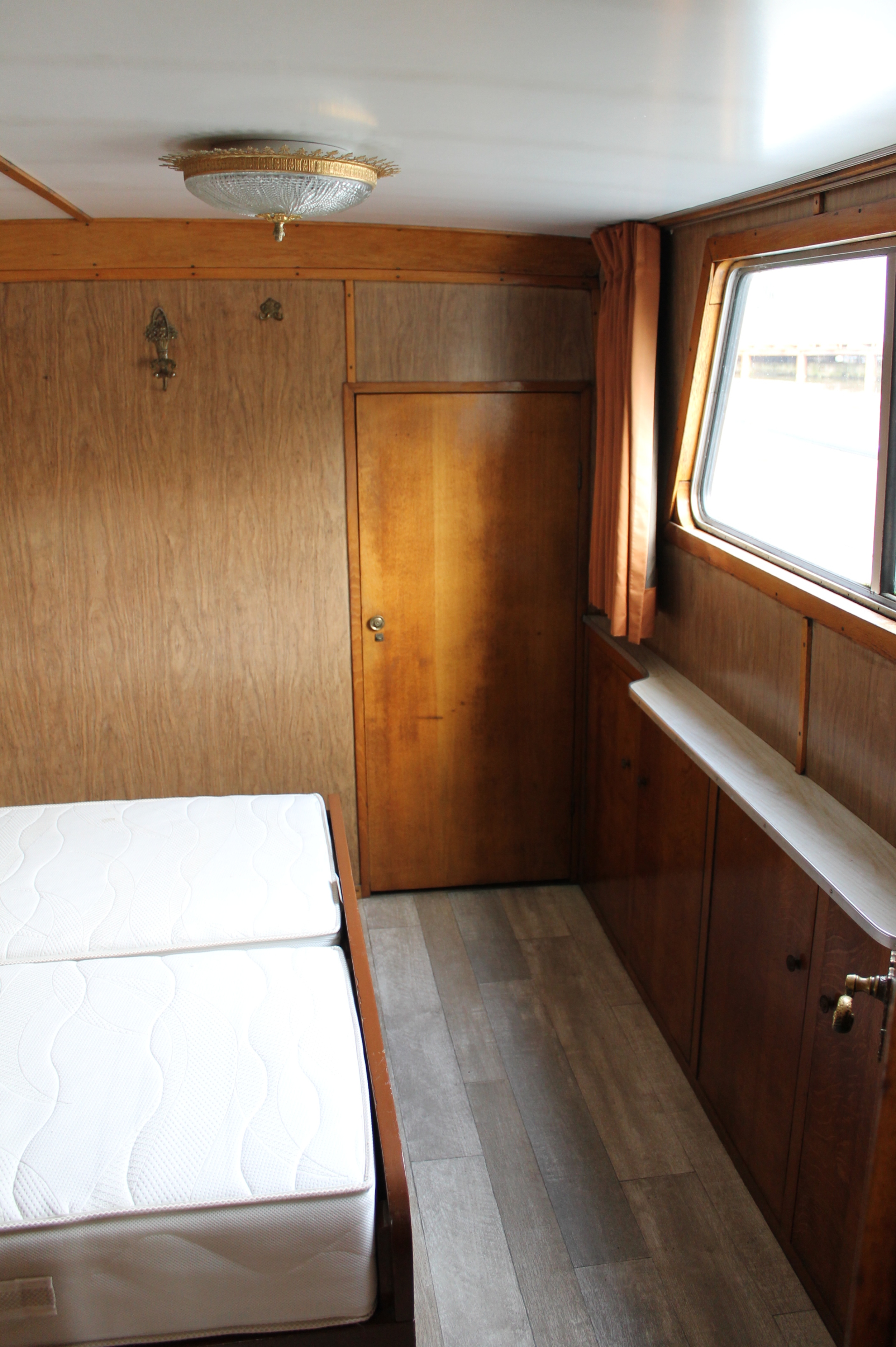 foto: 29 Tjalk Varend Woonschip 19.99