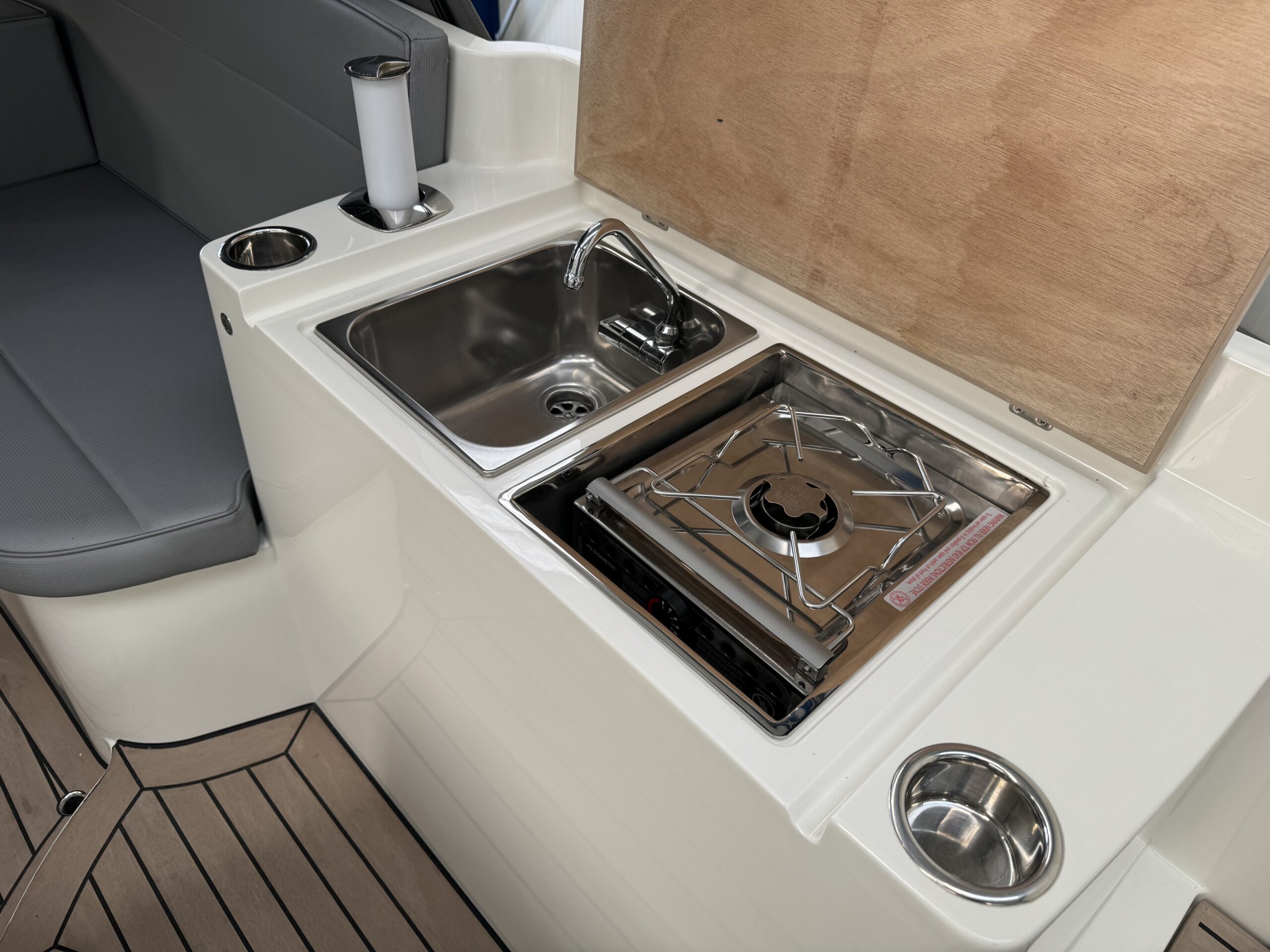 foto: 27 Motorboat 800