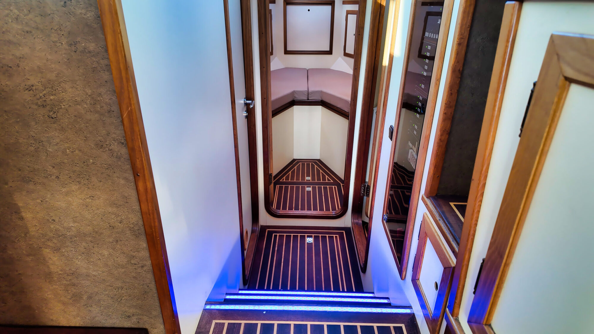 foto: 12 Bruce Roberts Bruce Roberts Euro 12.00 Flybridge