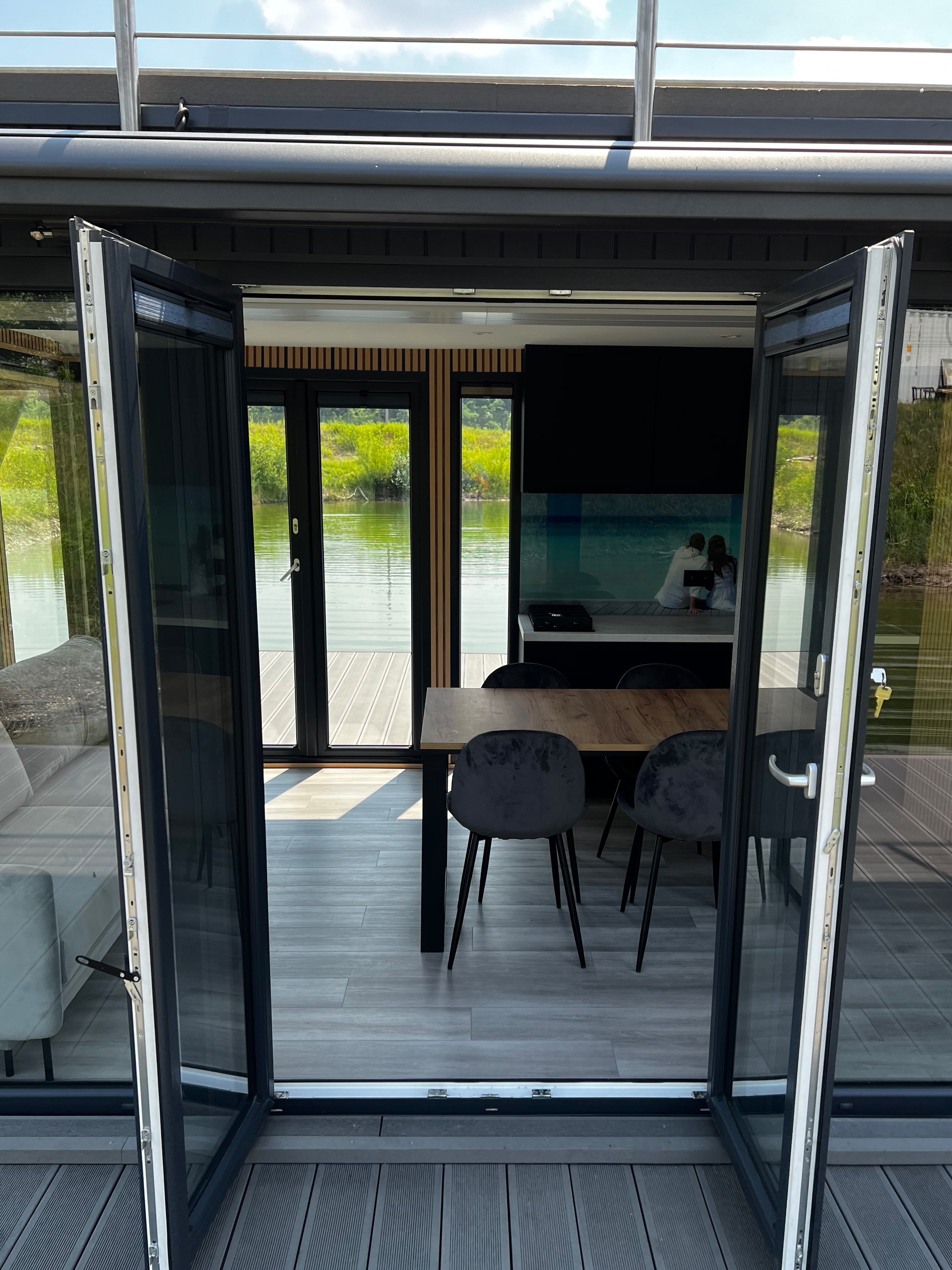 foto: 15 Shogun Mobile Houseboat