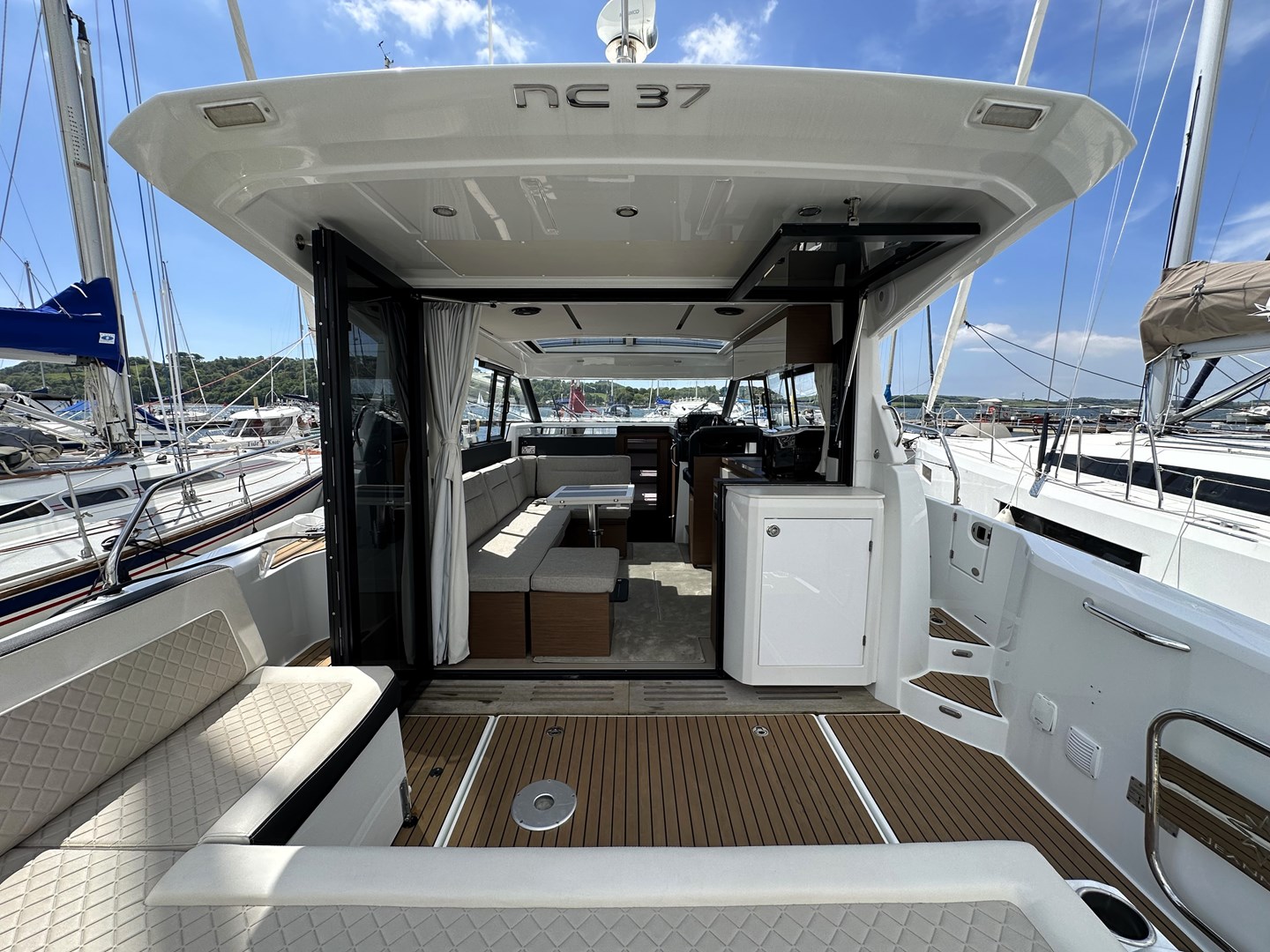 foto: 23 Jeanneau  NC37