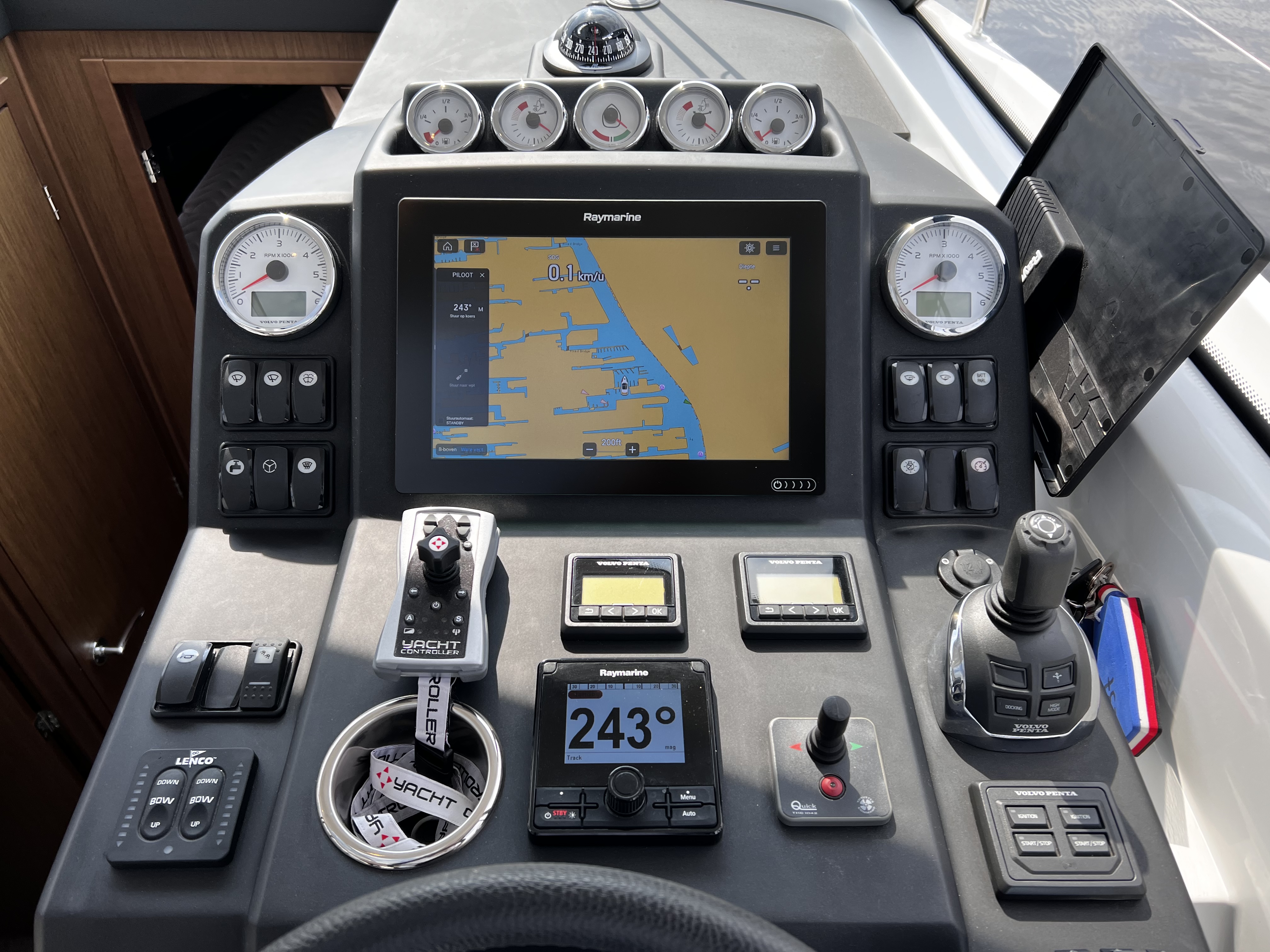 foto: 24 Jeanneau  NC37