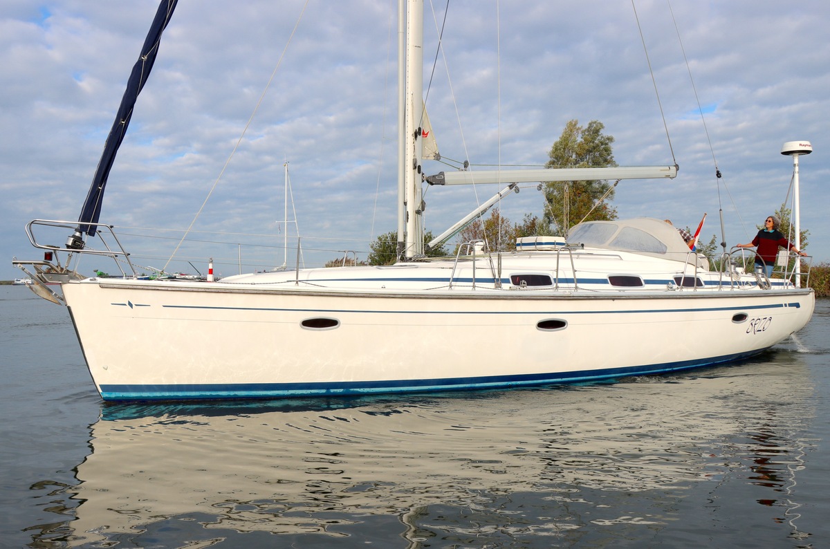 hoofdfoto: 1 Bavaria 42-3 Cruiser