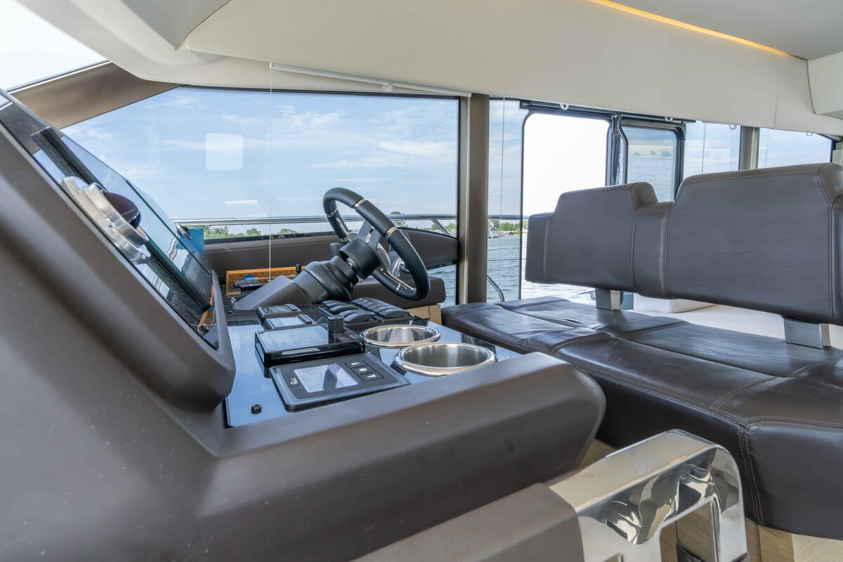 foto: 9 Jeanneau  Prestige 520 Fly