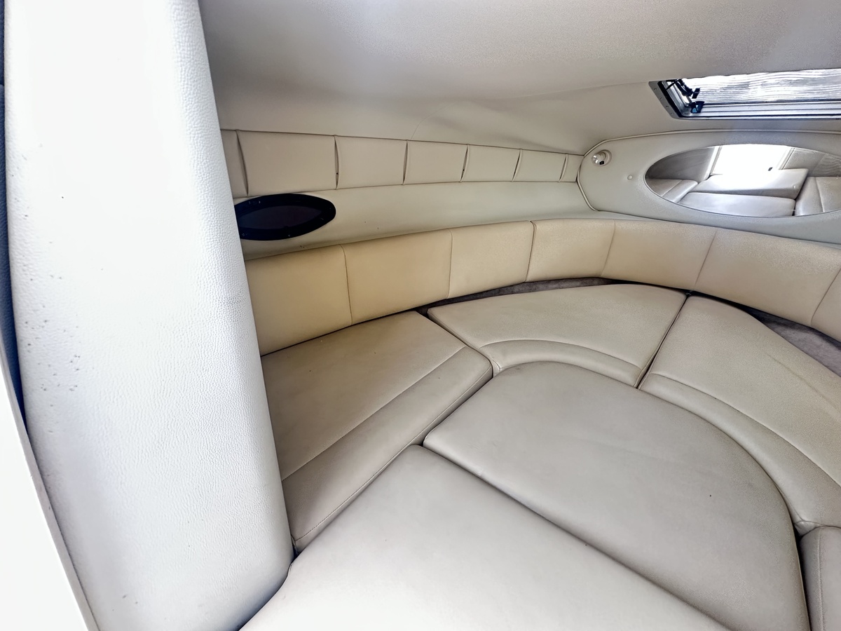 foto: 9 Chaparral 325 SSI