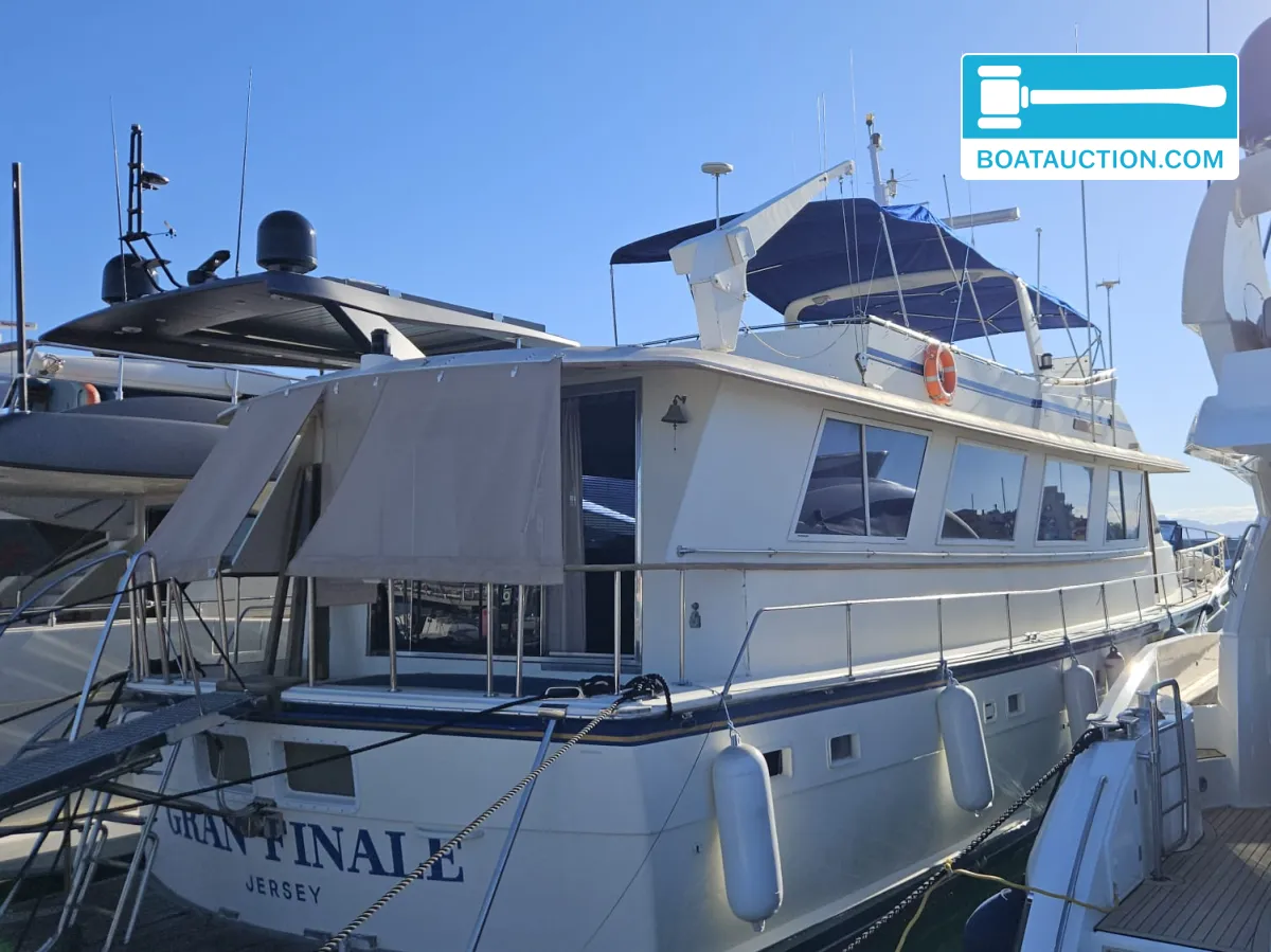 foto: 5 Hatteras 72