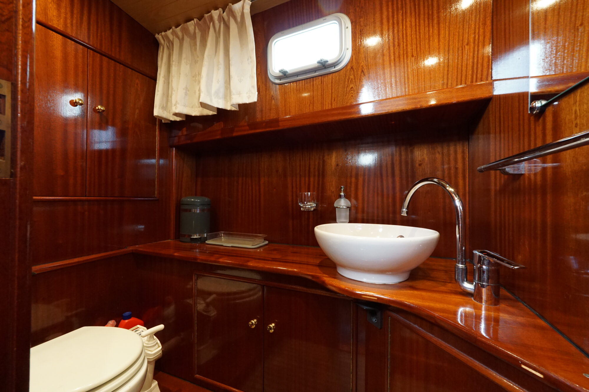foto: 10 Crown yachts Crown Kruiser 10.90 ZLK Spiegeldeur
