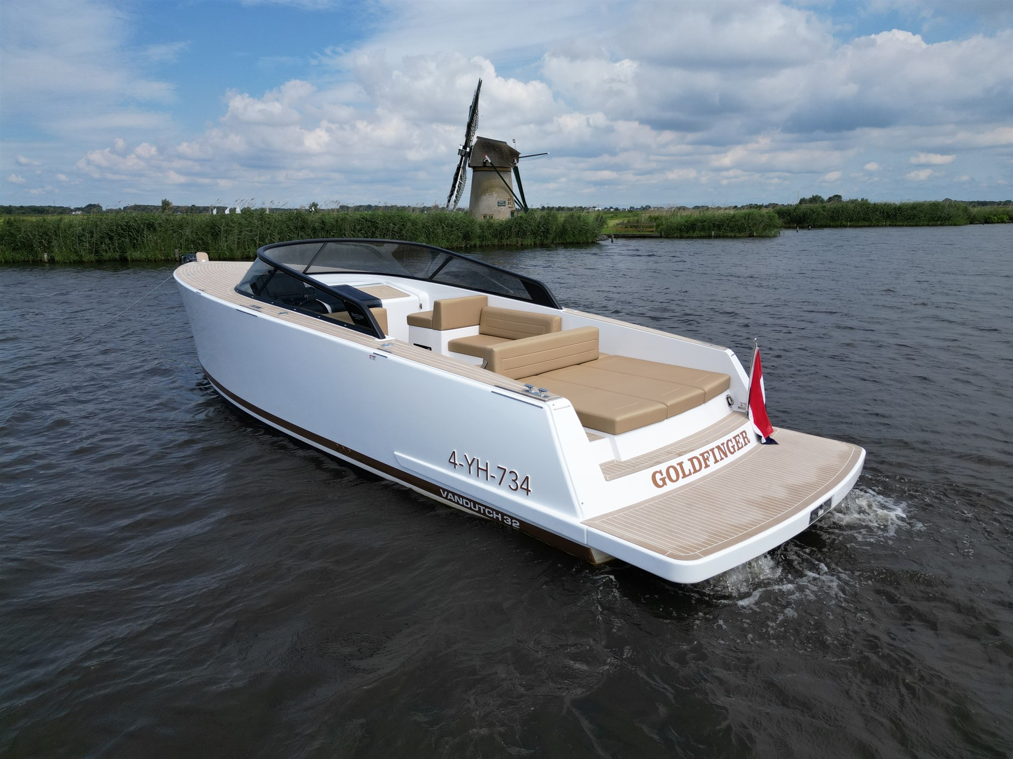 foto: 10 Vandutch 32 - Goldfinger
