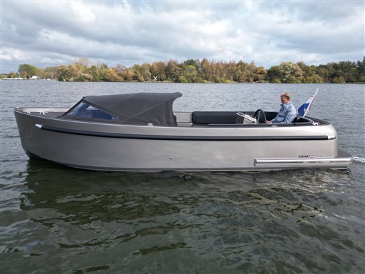 foto: 10 Seafury Hawker 725