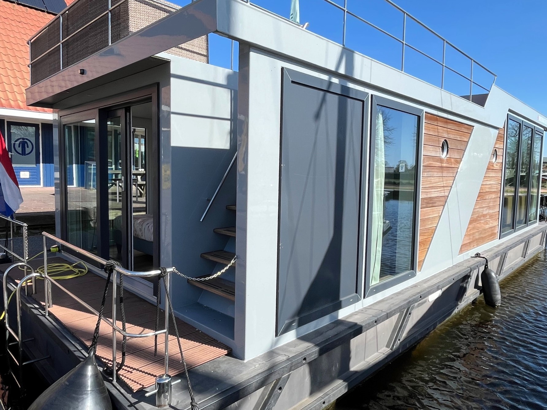 foto: 14 Houseboat Friesland 12.75 X 4.50 (inboard Engine)