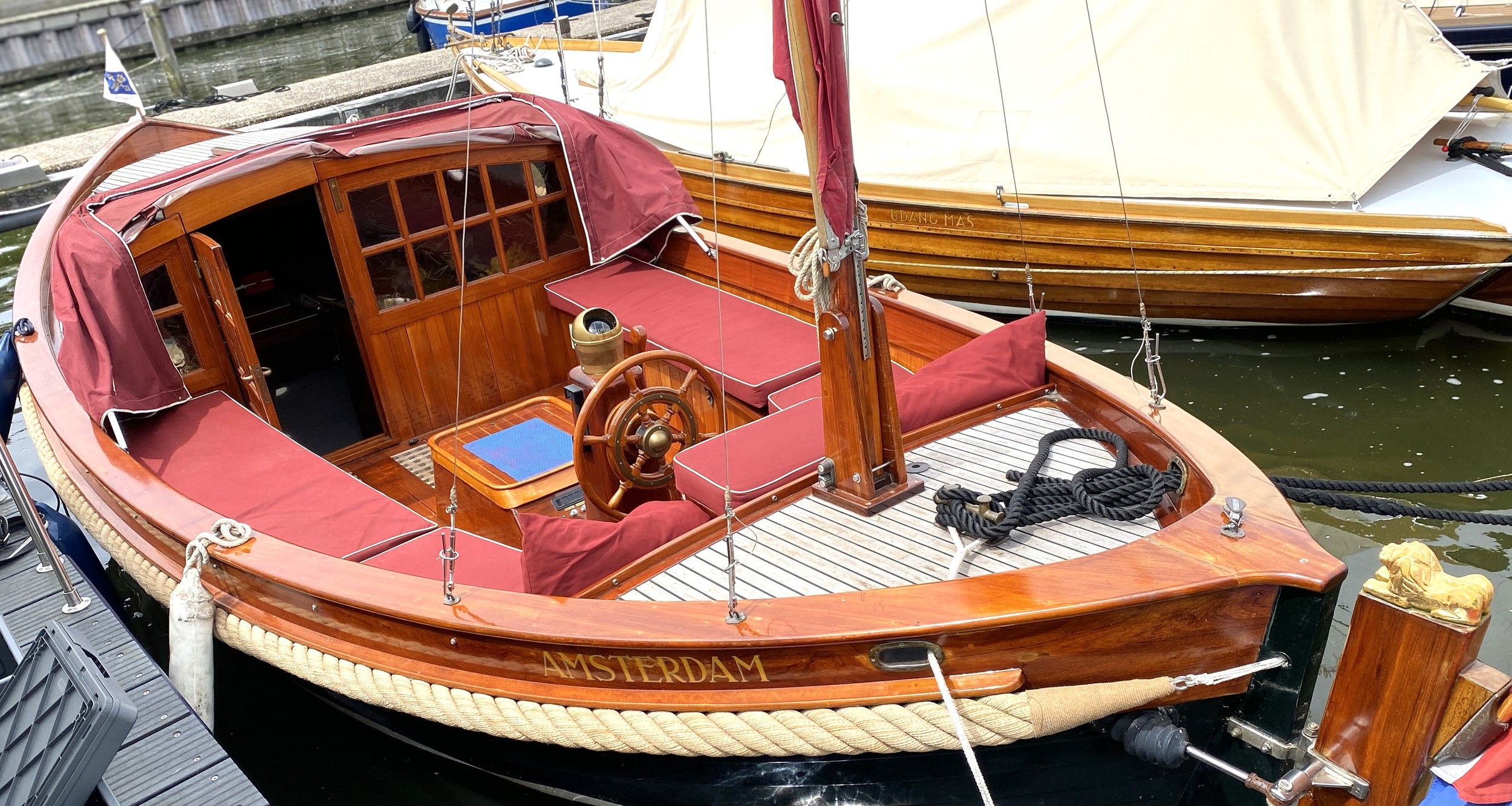 foto: 5 Scherpel Kajuitsloep Teak/ Mahonie