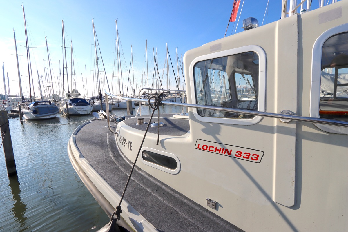 foto: 10 Lochin  333 Workboat