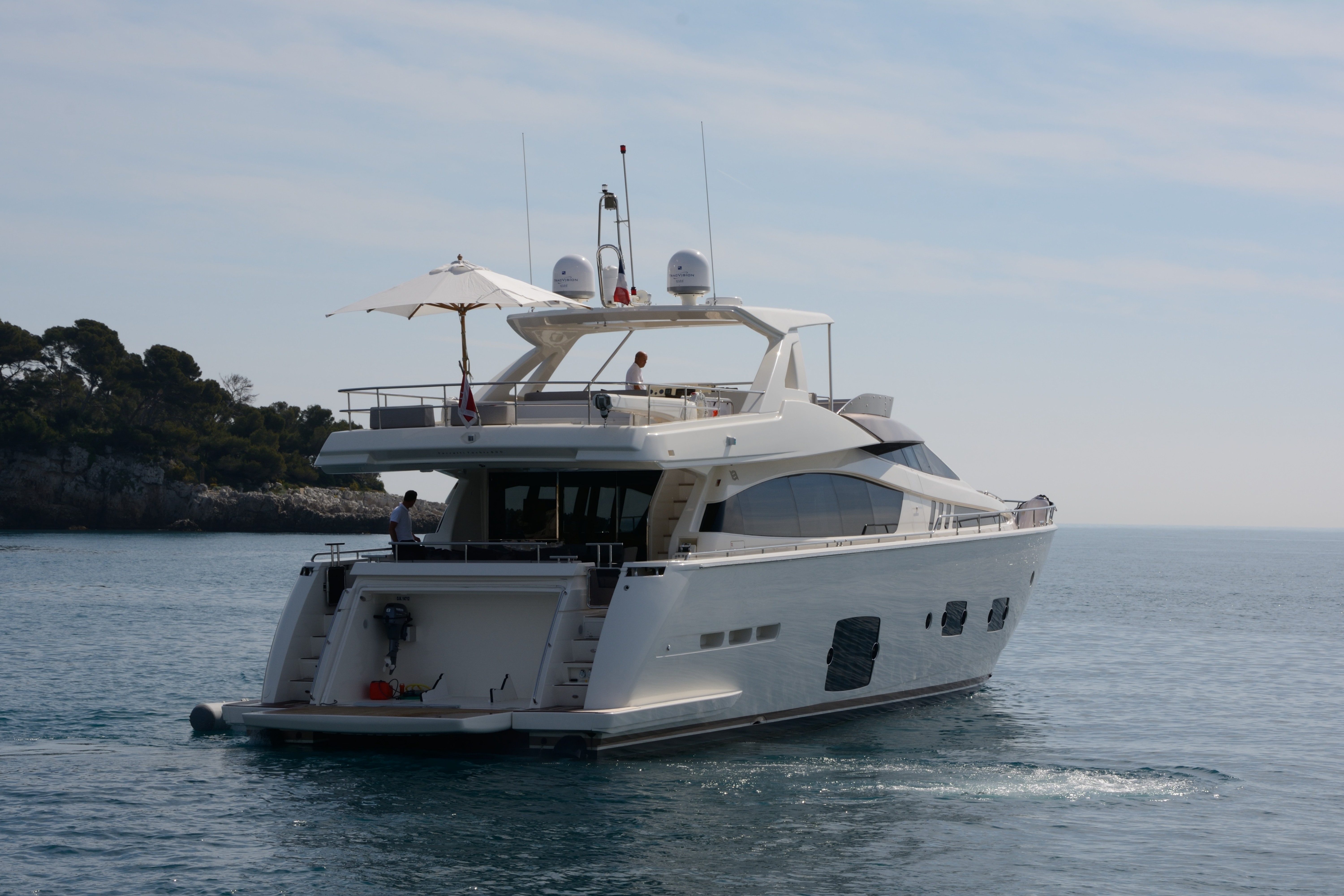 foto: 13 Ferretti 800 HT