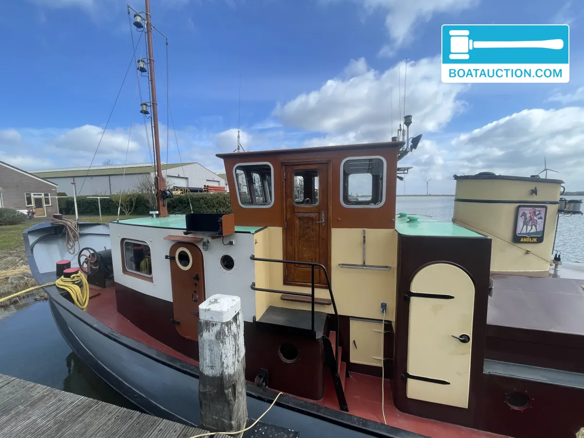 foto: 12 Sleepboot 2200