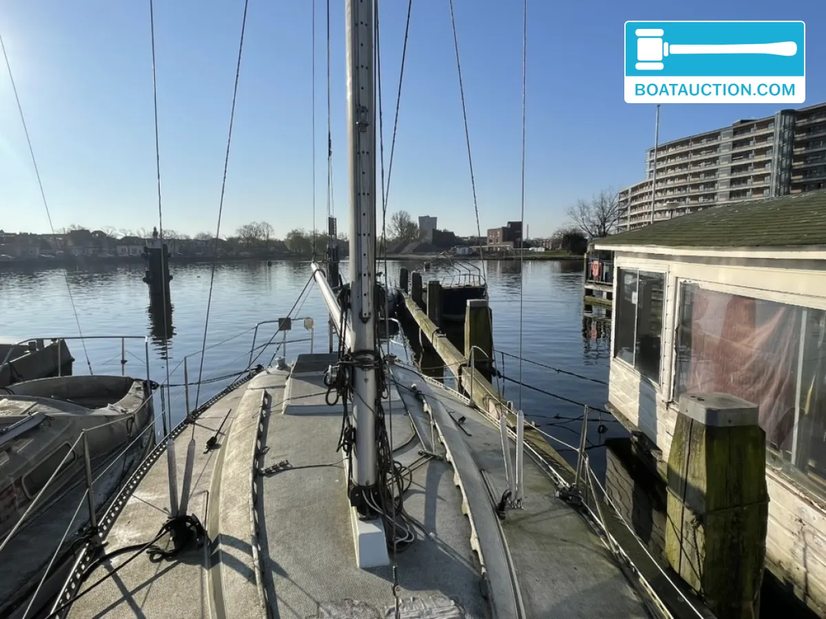 foto: 2 Cabin sailboat 900