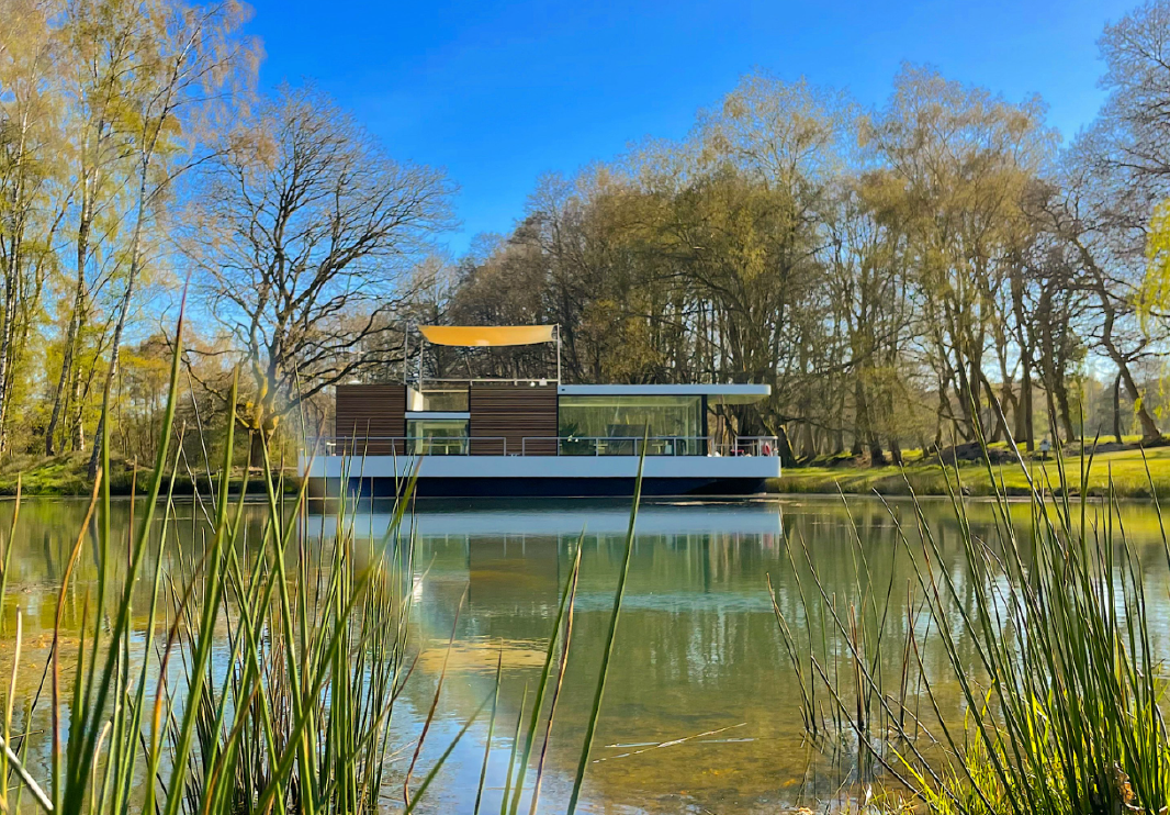 foto: 6 MX4 Houseboat MOAT