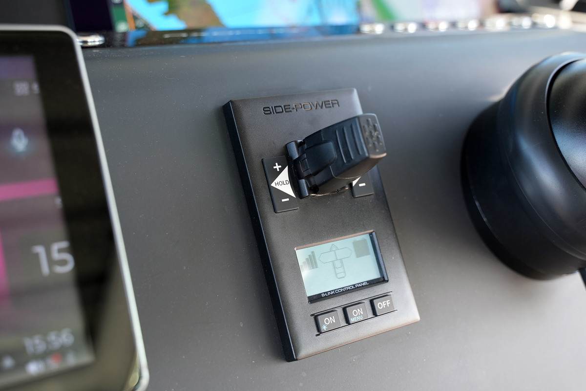 foto: 33 Axopar  37 XC Cross Cabin Mediterrana Edition