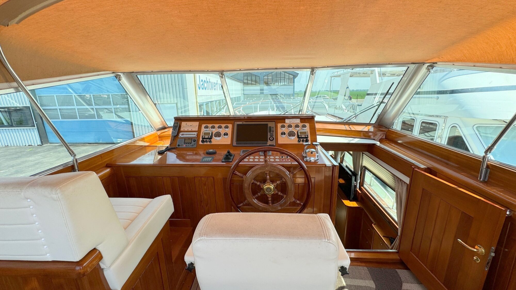 foto: 31 Super van Craft Super van Craft 14.80 Cabrio Stabilizers