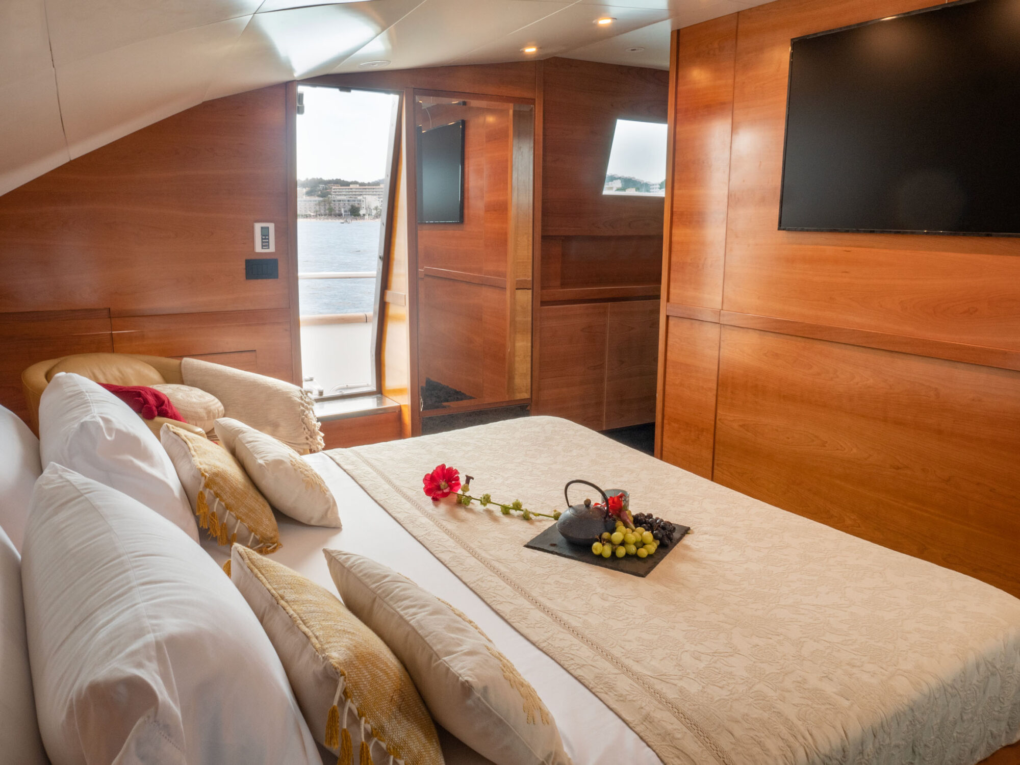 foto: 16 Falcon Falcon 100